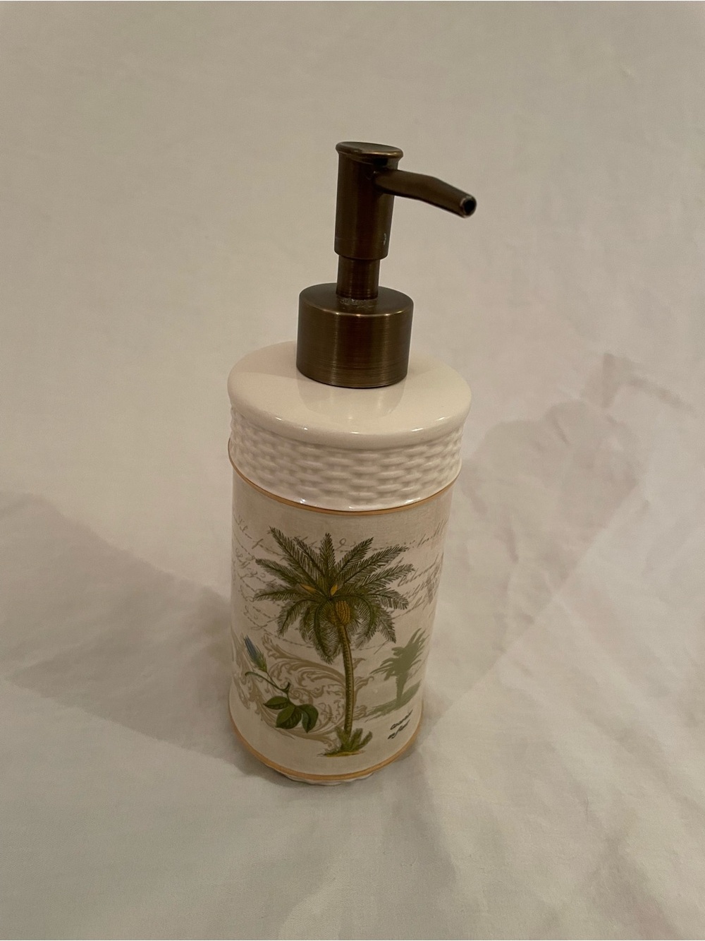 Ceramic Palm Tree Lotion Dispenser in White and Olive by